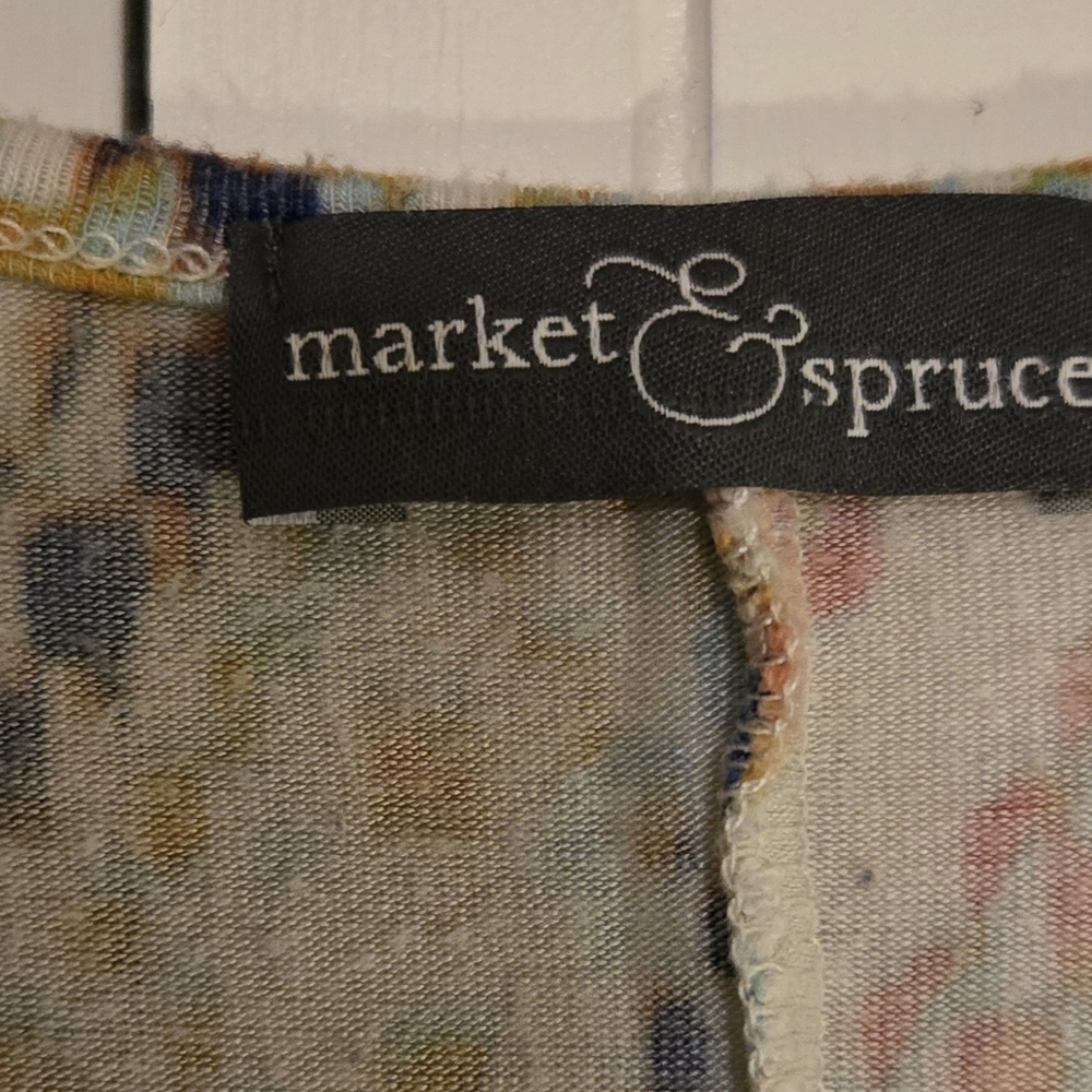 Geometric Patterned V-Neck Top - Picture 3 of 5